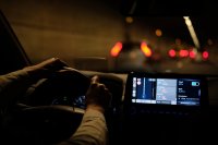 Alle nieuwe auto's krijgen straks flitsende remlichten